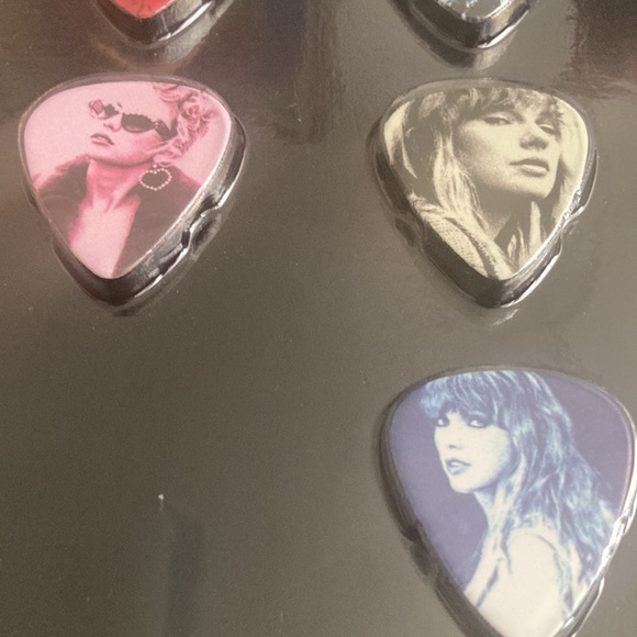 Taylor Swift Guita Picks - Picture 7 of 8